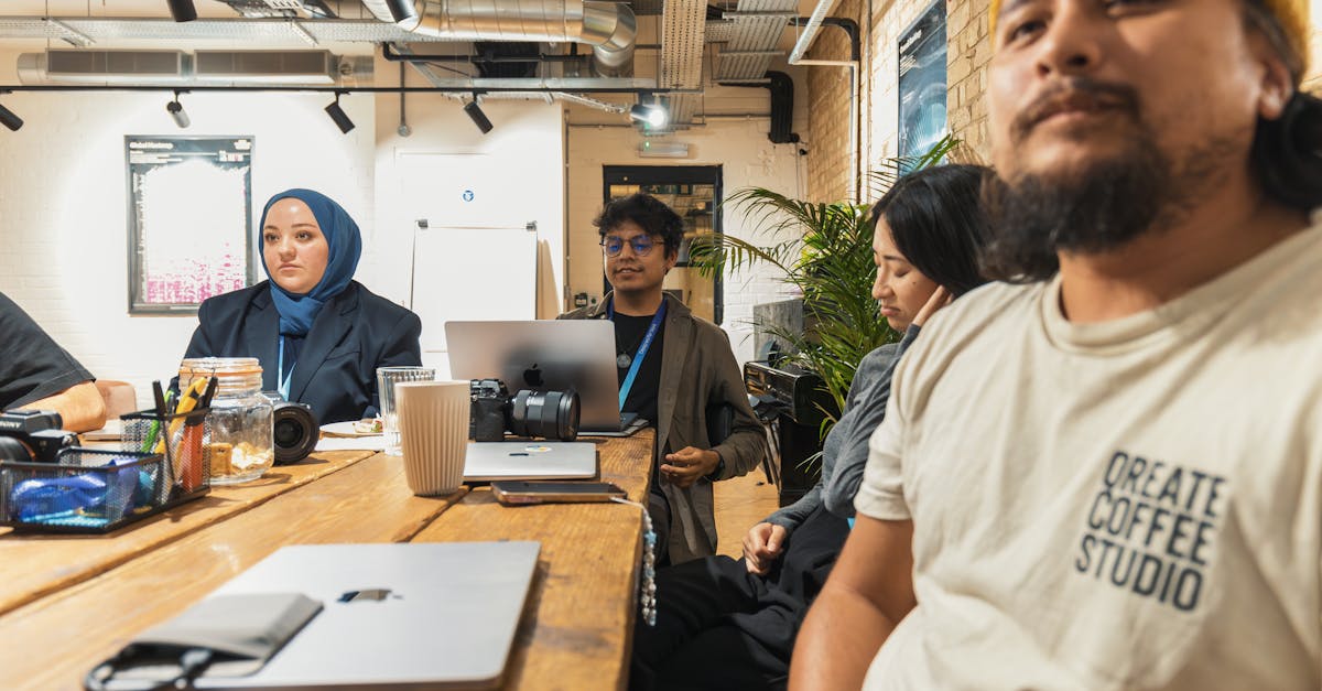 聚名网实名账号：大众点投app详情下载教程